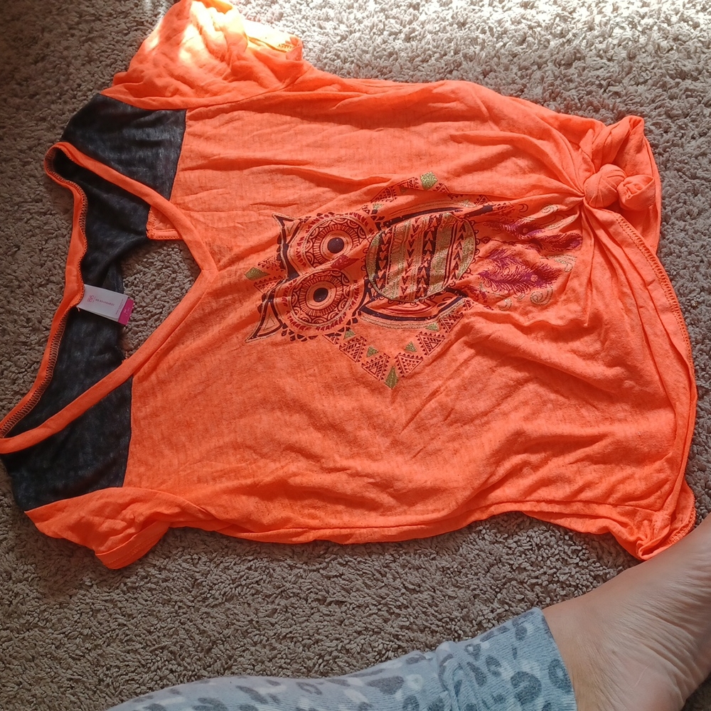 Cute t shirt tie bottom opening on back
